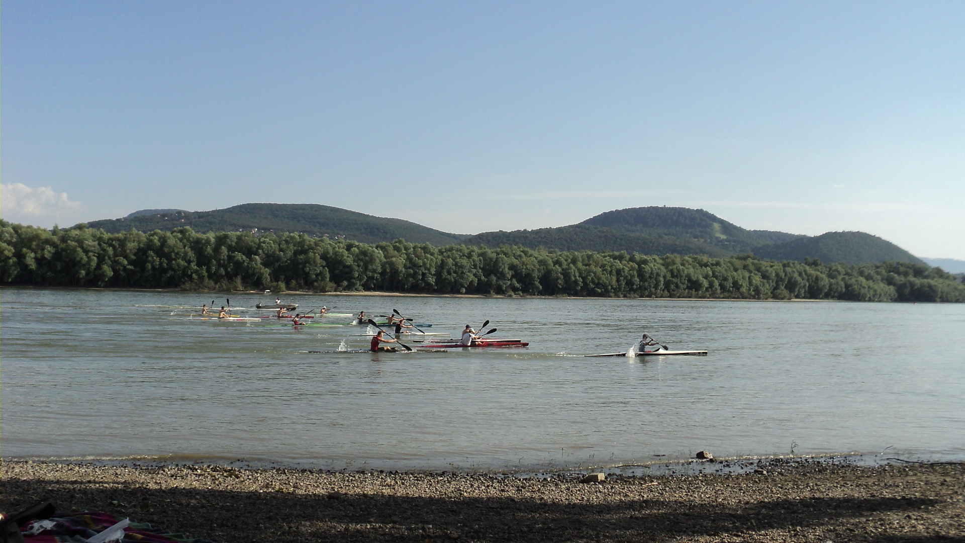 Strandolás a Dunakanyarban, a kismarosi Duna-parton, 2014. júliusában - Fotó: Kovács Gabriella