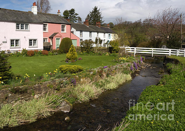 1-village-cottages-english-peak-district-village-with-colorful-houses-garden-stream-and-bridge-andy-smy